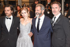 Diego Luna, Mel Gibson, Erin Moriarty, Jean-François Richet