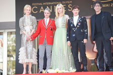 Abraham Lewis, Nicole Kidman, John Cameron Mitchell, Elle Fanning, Alex Sharp, Neil Gaiman