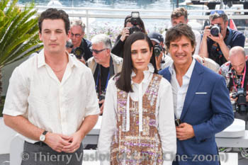 Miles Teller, Jennifer Connelly, Tom Cruise
