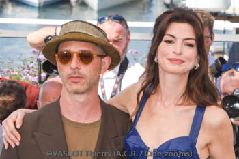 Jeremy Strong, Anne Hathaway