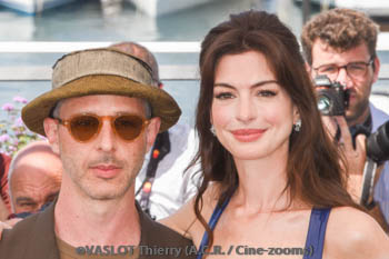 Jeremy Strong, Anne Hathaway