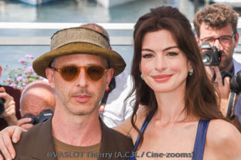 Jeremy Strong, Anne Hathaway