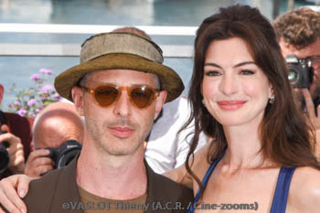 Jeremy Strong, Anne Hathaway