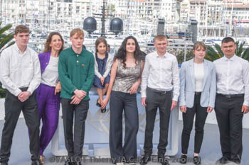 Luna Garret, Louise Courvoisier, Clément Faveau, Maïwene Barthelemy, Dimitry Baudry Luna Garret, Louise Courvoisier, Clément Faveau, Maïwene Barthelemy, Dimitry Baudry