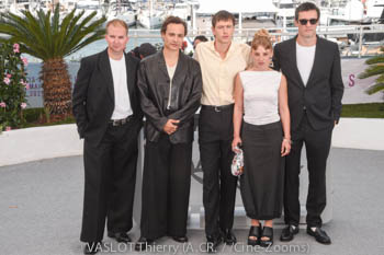 Archie Pearch, Frank Dillane, Harris Dickinson, Megan Northam, Scott O'Donnell 