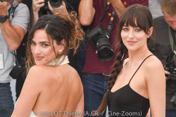 Adria Arjona, Dakota Johnson