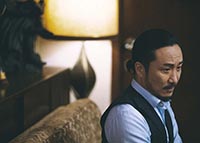 UNE PAGE APRES L'AUTRE