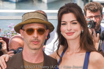Jeremy Strong, Anne Hathaway