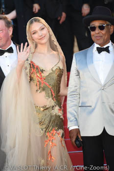 Grace VanderWaal, Giancarlo Esposito