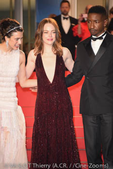 Margaret Qualley, Emma Stone, Mamoudou Athie