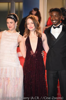 Margaret Qualley, Emma Stone, Mamoudou Athie