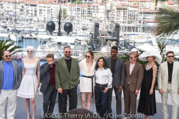 Yorgos Stefanakos, Hunter Schafer, Willem Dafoe, Yorgos Lanthimos, Emma Stone, Hong Chau, Mamoudou Athie, Jesse Plemons, Margaret Qualley, Joe Alwyn