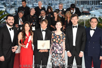 Vache Tovmasyan, Samantha Quan, Sean Baker, Mikey Madison, Alex Coco, Karren Karagulian - Palme Dor 