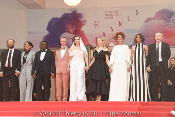 Leila Slimani, Halle BerryCarlos Reygadas, Payal Kapadia, Dieudo Hamadi, Jeremy Strong, Juliette Binoche, Alba Rohrwacher, Leïla Slimani, Halle Berry, Hong Sang-soo