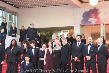 Stanislas Merhar, Guslagie Malanda, Mathilde Riu, Côme Peronnet, Solàn Machado-Graner, Sandra Colombo, Dominik Moll, Mathilde Roehrich, Léa Drucker, Valentin Campagne, Theo Costa - Marini, Jonathan Turnbull, Gilles Marchand