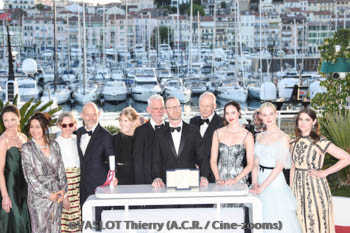 Maria Ekerhovd, Juliette Schrameck, Eskil Vogt, Andrea Berentsen Ottmar, Joachim Trier (Grand Prix), Stellan Skarsgård, Renate Reinsve, Elle Fanning, Inga Ibsdotter Lilleaas, Atilla Salih Yücer 001