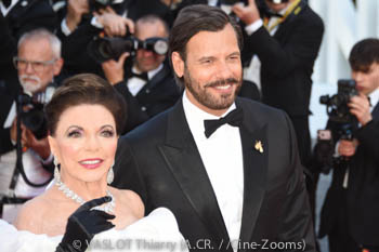 Joan Collins, Laurent Lafitte