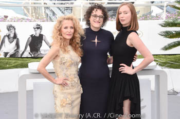 Gillian Anderson, Jane Schoenbrun, Hannah Einbinder