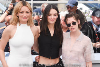 Emma Mackey, Charlotte Le Bon, Kristen Stewart 