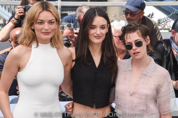 Emma Mackey, Charlotte Le Bon, Kristen Stewart 