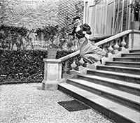 LA VIE EN RELIEF - JACQUES HENRI LARTIGUE LA VIE EN RELIEF - JACQUES HENRI LARTIGUE